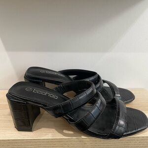 Boohoo Black Croc-Effect Mules